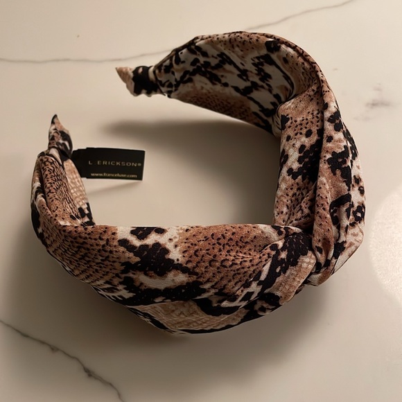 Gorgeous turban twist snake print NWT chic elegant classic timeless ❤️ - Picture 3 of 4